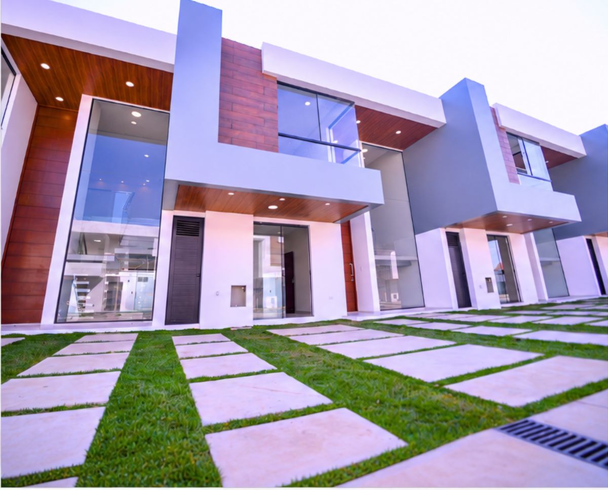 Fachada de las casas de Urbanización Familie